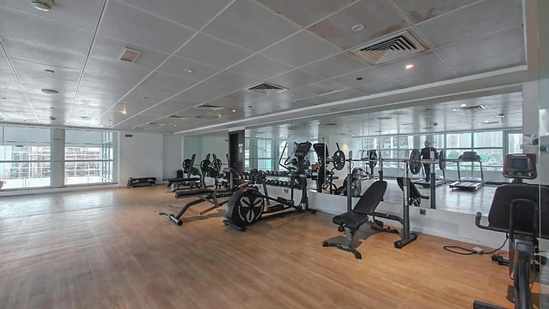 Chic Studio Unit Sleeps 2 With Stunning Lake Views Dubai Lägenhet