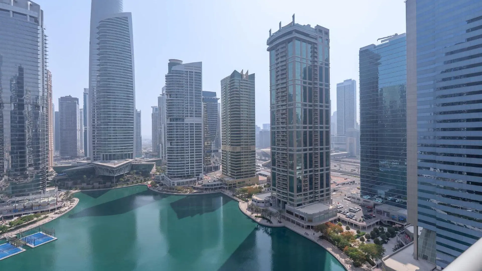 Chic Studio Unit Sleeps 2 With Stunning Lake Views Dubai Lägenhet