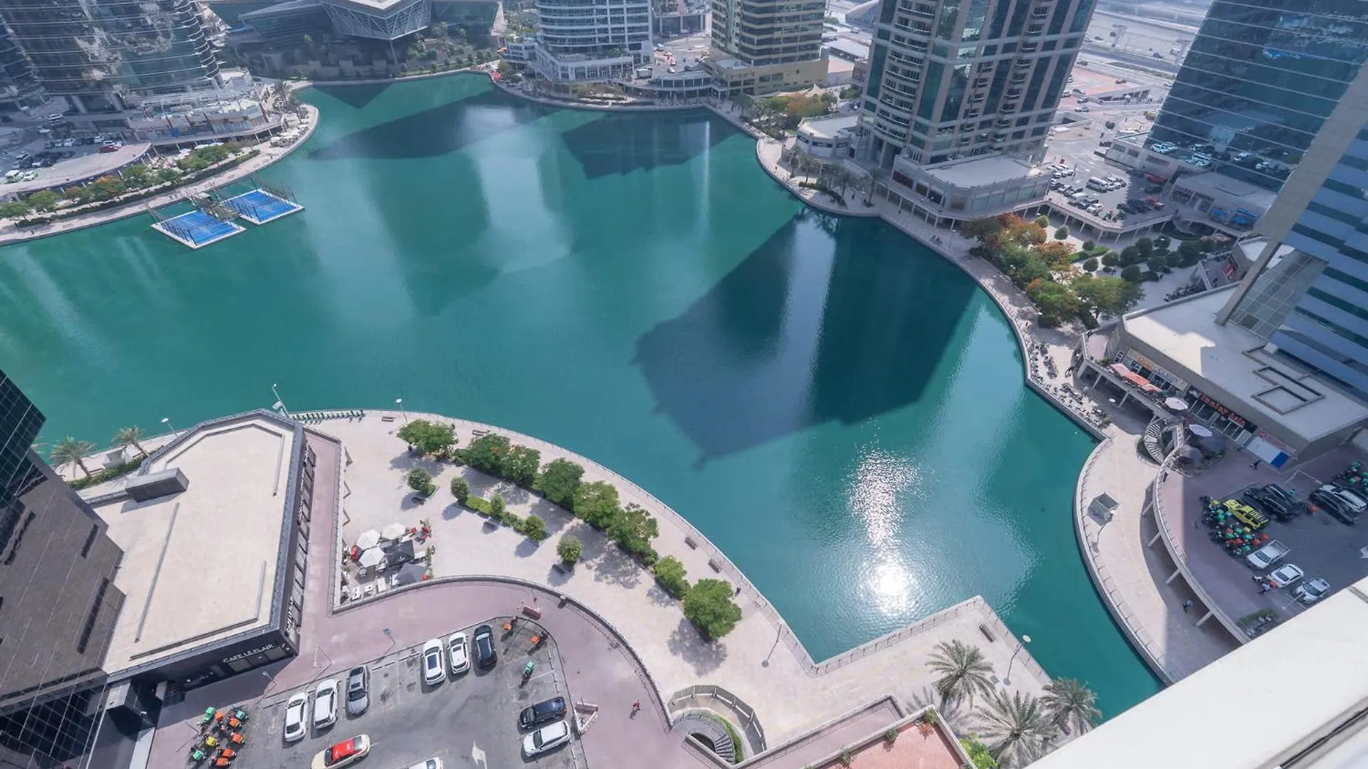 Apartment Chic Studio Unit Sleeps 2 With Stunning Lake Views Dubai