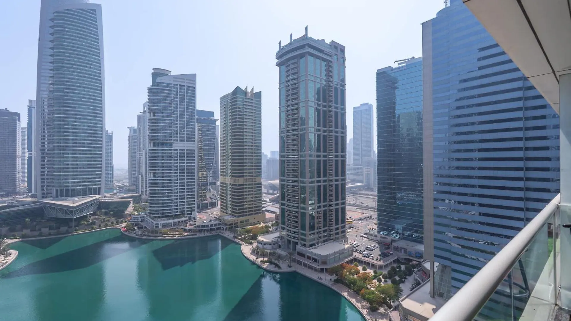 Chic Studio Unit Sleeps 2 With Stunning Lake Views Dubai